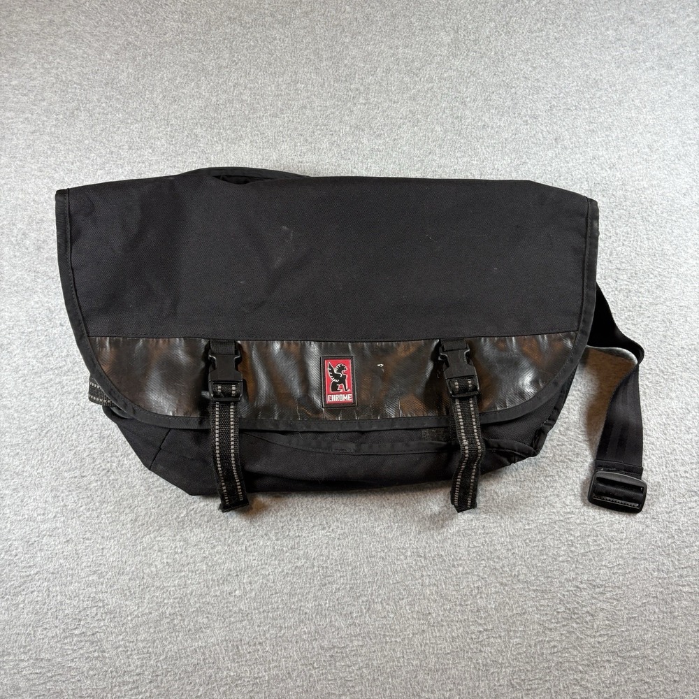 Chrome Industries Citizen Messenger Bag Made in USA Seatbelt Buckle Black 24L